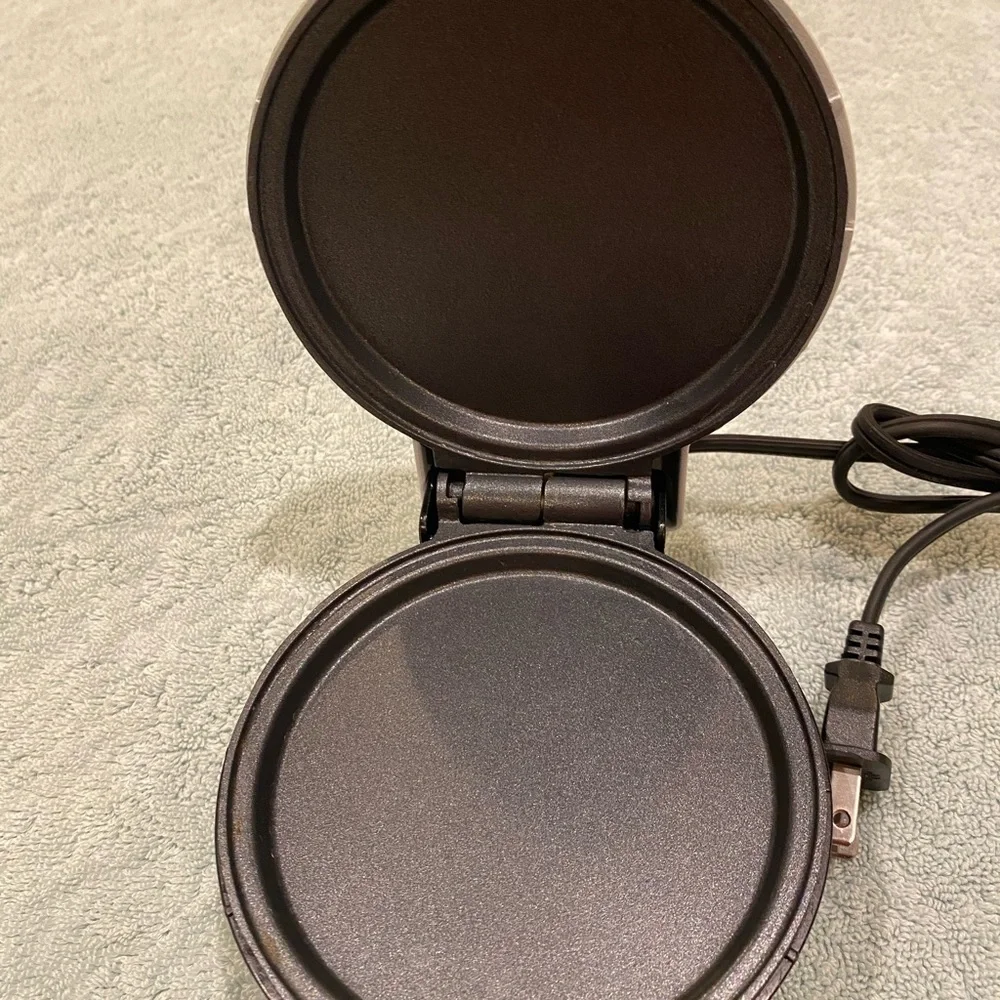 💲🔻CLEARANCE🔻 Dash Mini Maker Griddle - Picture 5 of 5